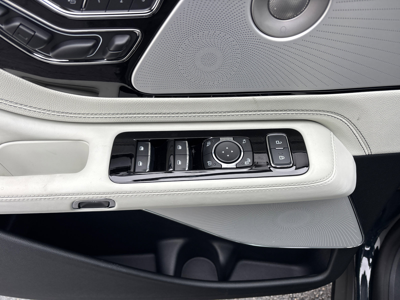 New 2026 Lincoln Aviator Black Label w/ Dynamic Handling Package image 13