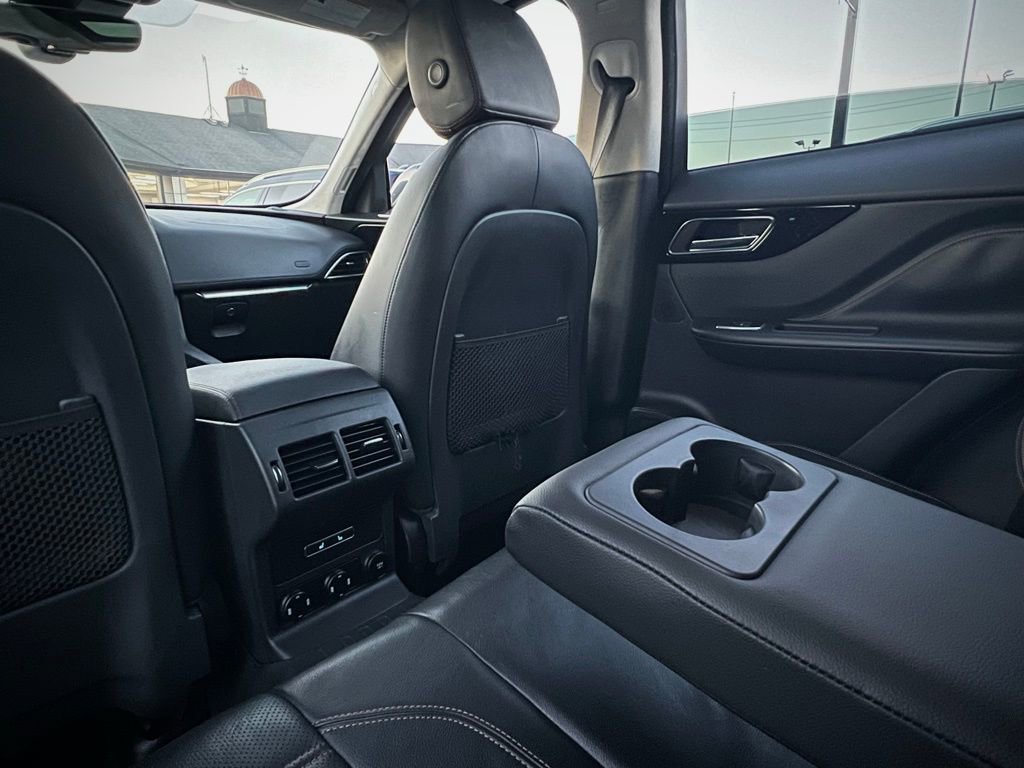 Used 2020 Jaguar F-PACE Prestige image 18
