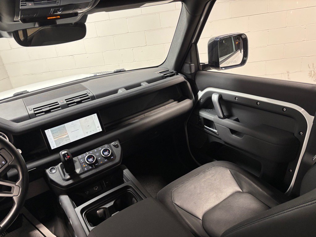 Used 2023 Land Rover Defender 110 X-Dynamic SE image 36