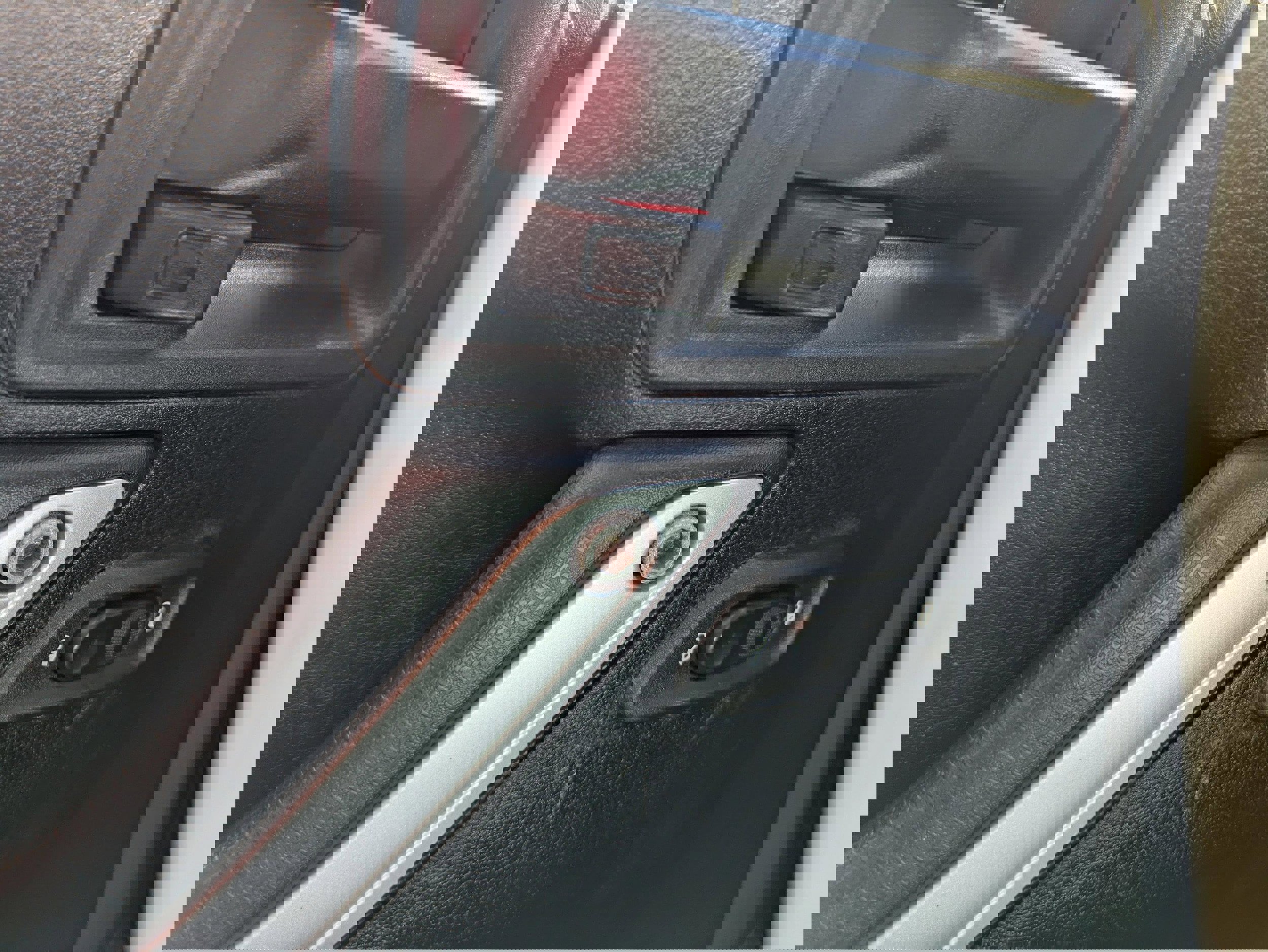 Used 2017 Jeep Wrangler Unlimited Rubicon w/ Connectivity Group image 21