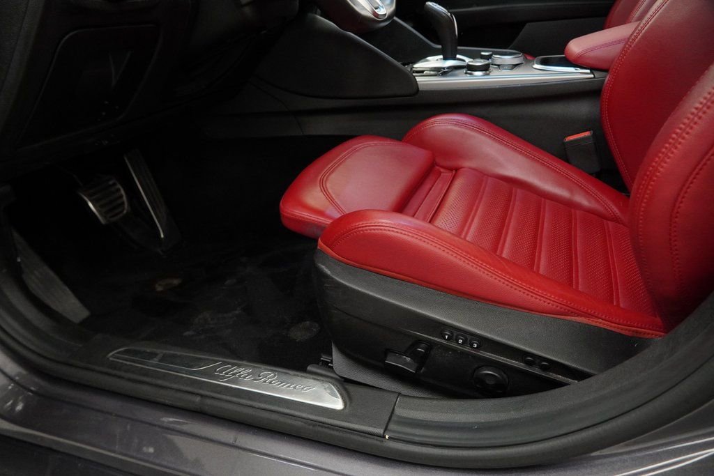 Used 2024 Alfa Romeo Giulia Veloce image 40