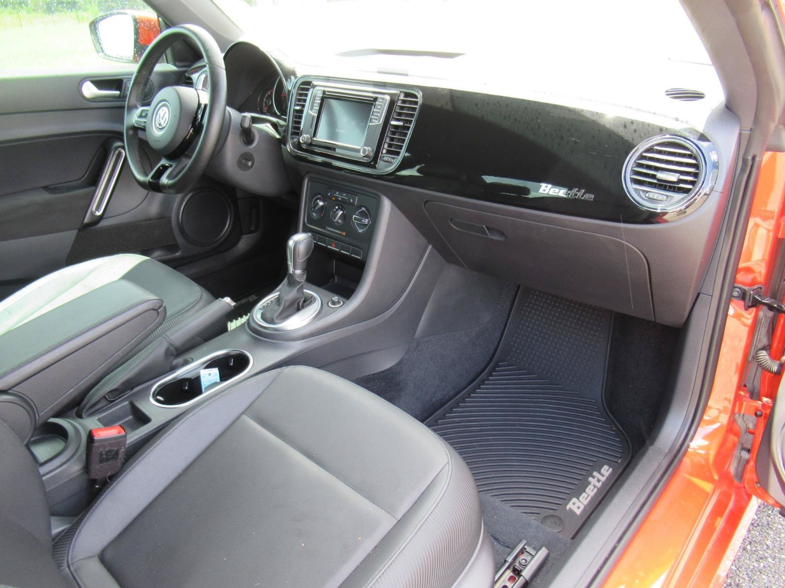 Used 2018 Volkswagen Beetle 2.0T S w/ Style & Comfort Package For S FWD image 12