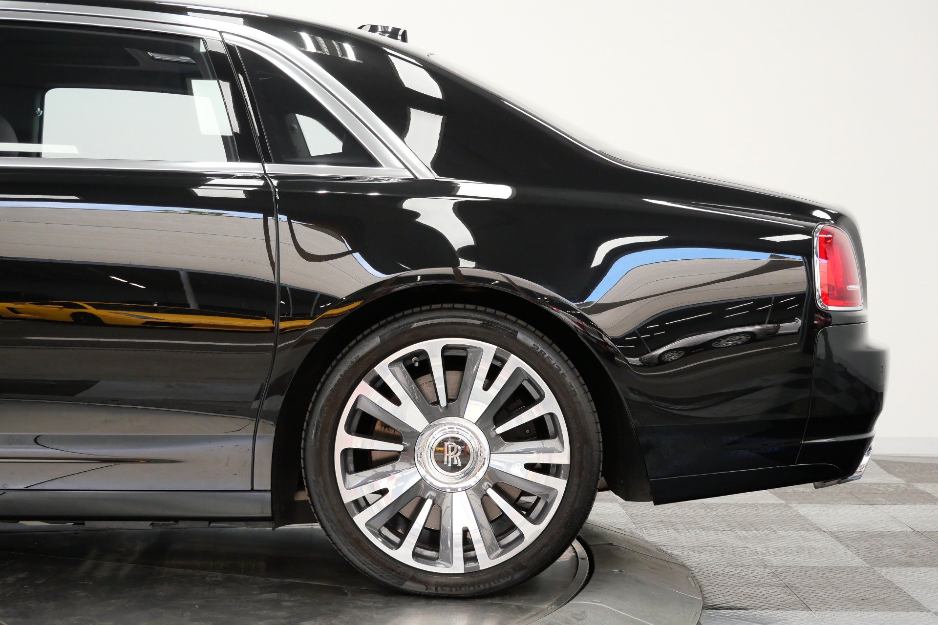 Used 2019 Rolls-Royce Ghost Extended Wheelbase RWD image 53