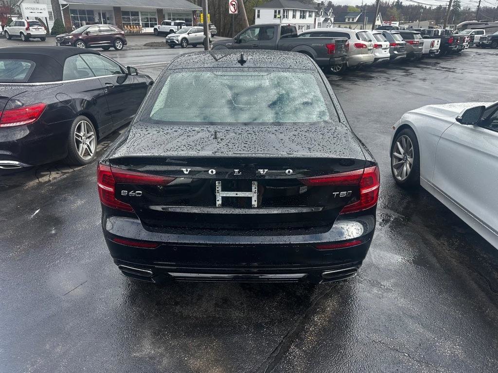 Used 2021 Volvo S60 T5 Momentum image 4