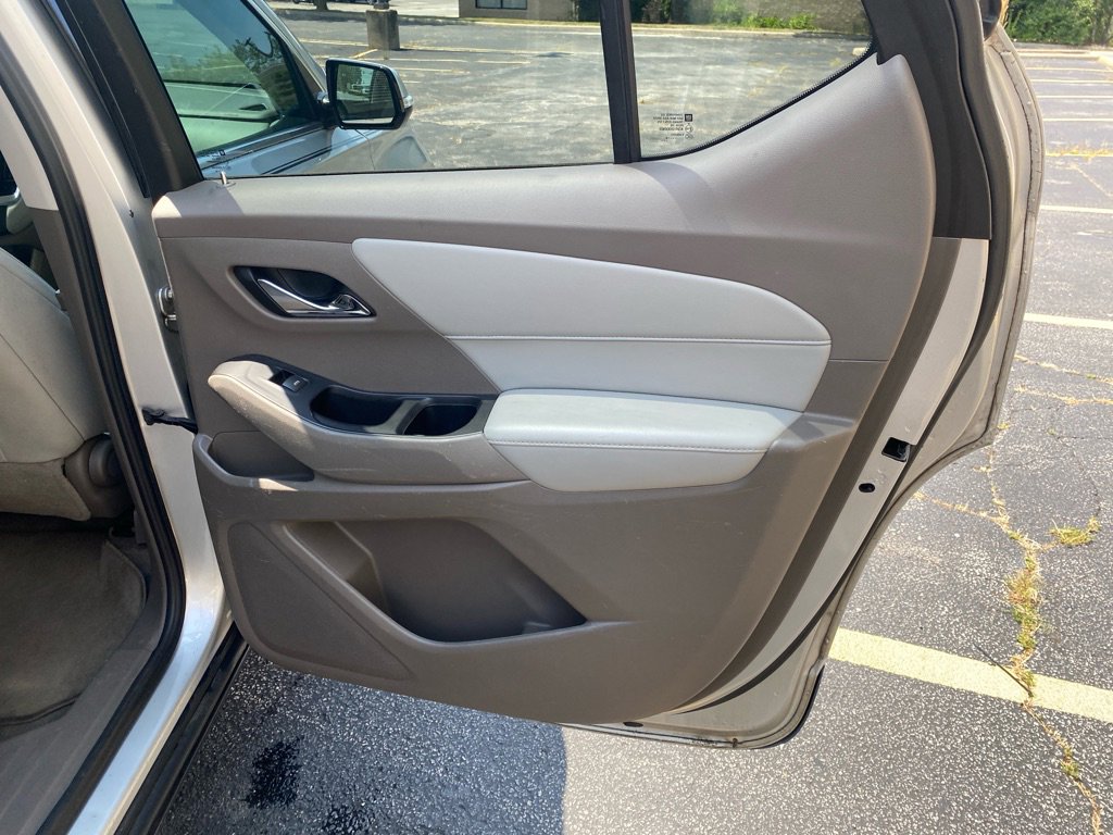 Used 2018 Chevrolet Traverse LT image 24