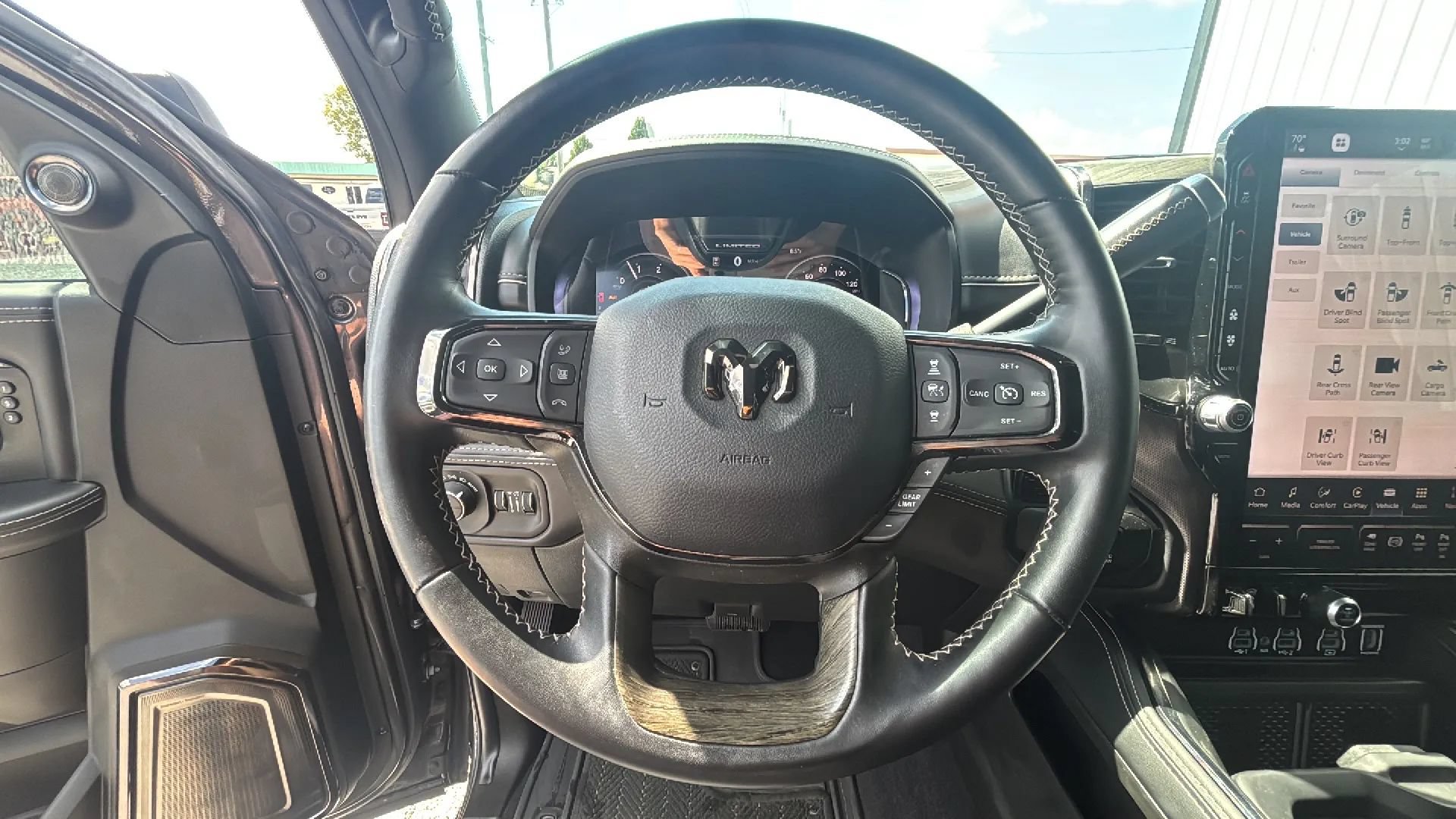 Used 2025 RAM 2500 Limited AWD/4WD image 26