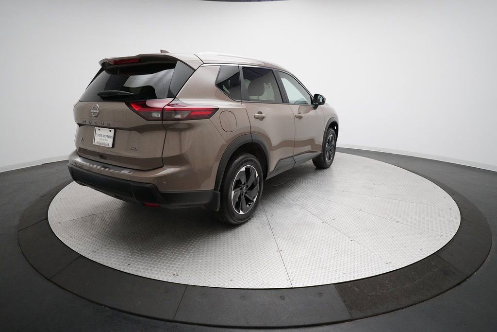 Used 2025 Nissan Rogue SV w/ SV Premium Package image 37