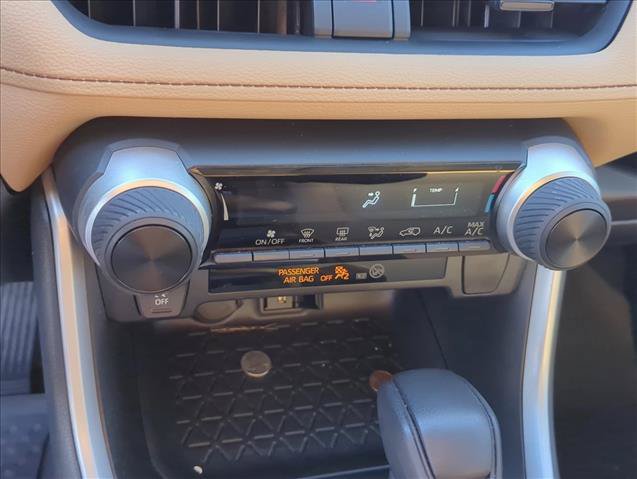 Used 2022 Toyota RAV4 LE FWD image 20