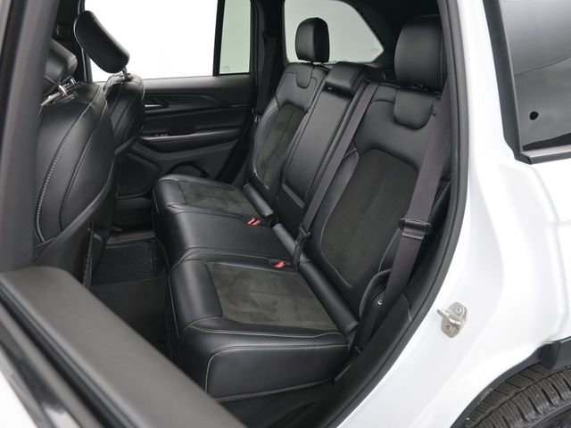 Used 2023 Jeep Grand Cherokee Altitude image 23