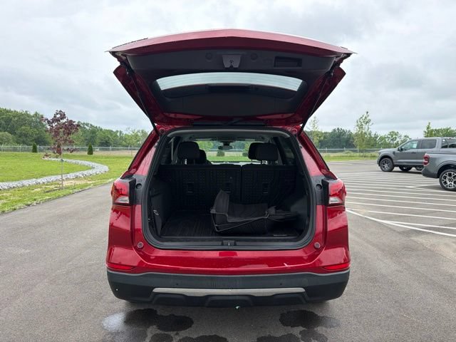 Used 2023 Chevrolet Equinox LT w/ LPO, Floor Liner Package FWD image 10