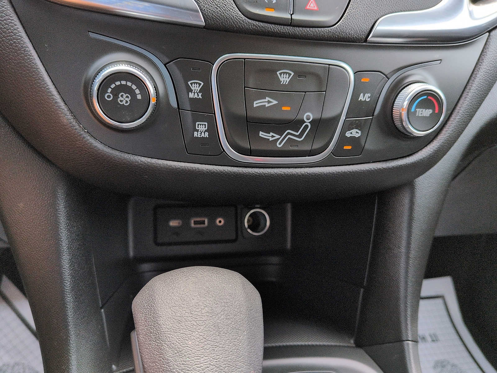 Used 2024 Chevrolet Equinox LT FWD image 20