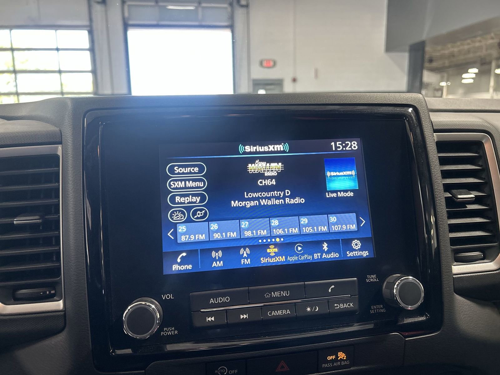 Used 2024 Nissan Frontier SV w/ Technology Package AWD/4WD image 14