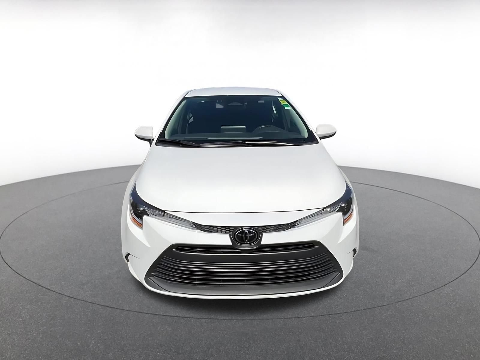 Used 2025 Toyota Corolla LE FWD image 4