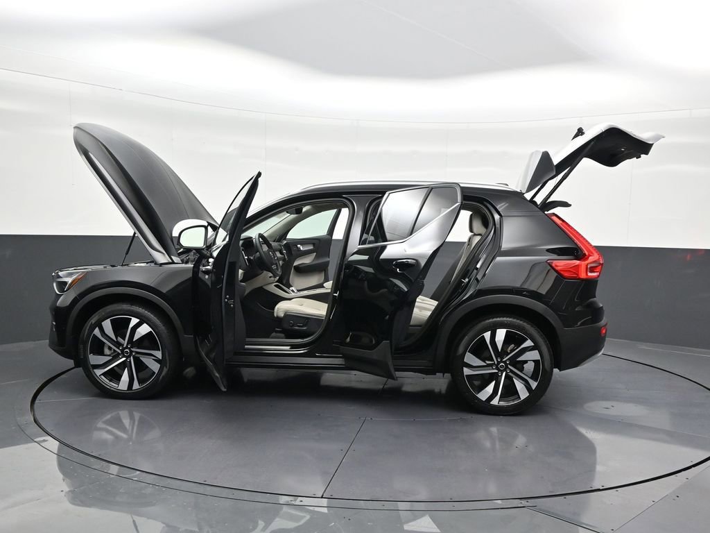 Certified 2023 Volvo XC40 B5 Ultimate w/ Protection Package image 34