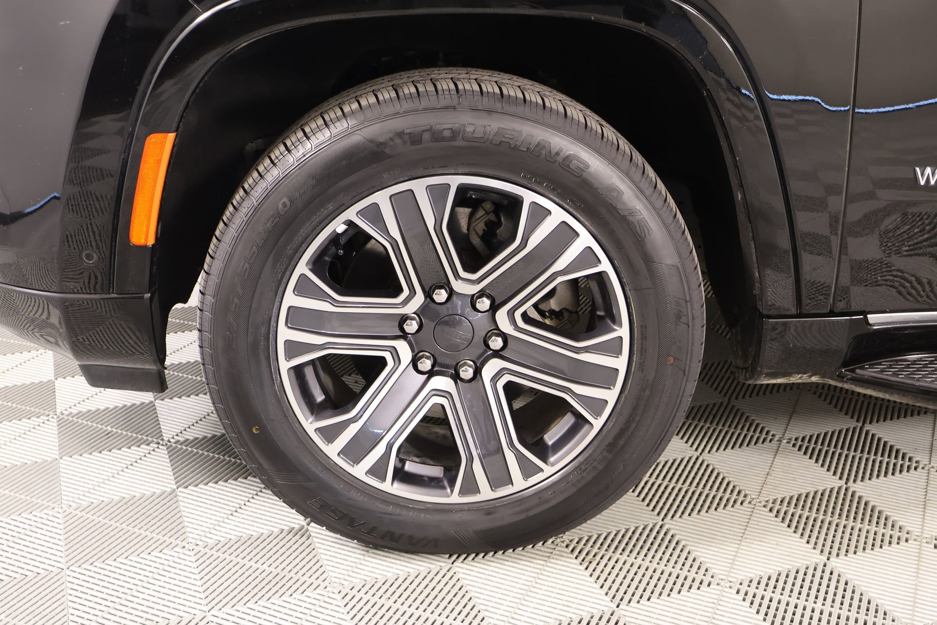 Used 2023 Jeep Wagoneer Series II image 19