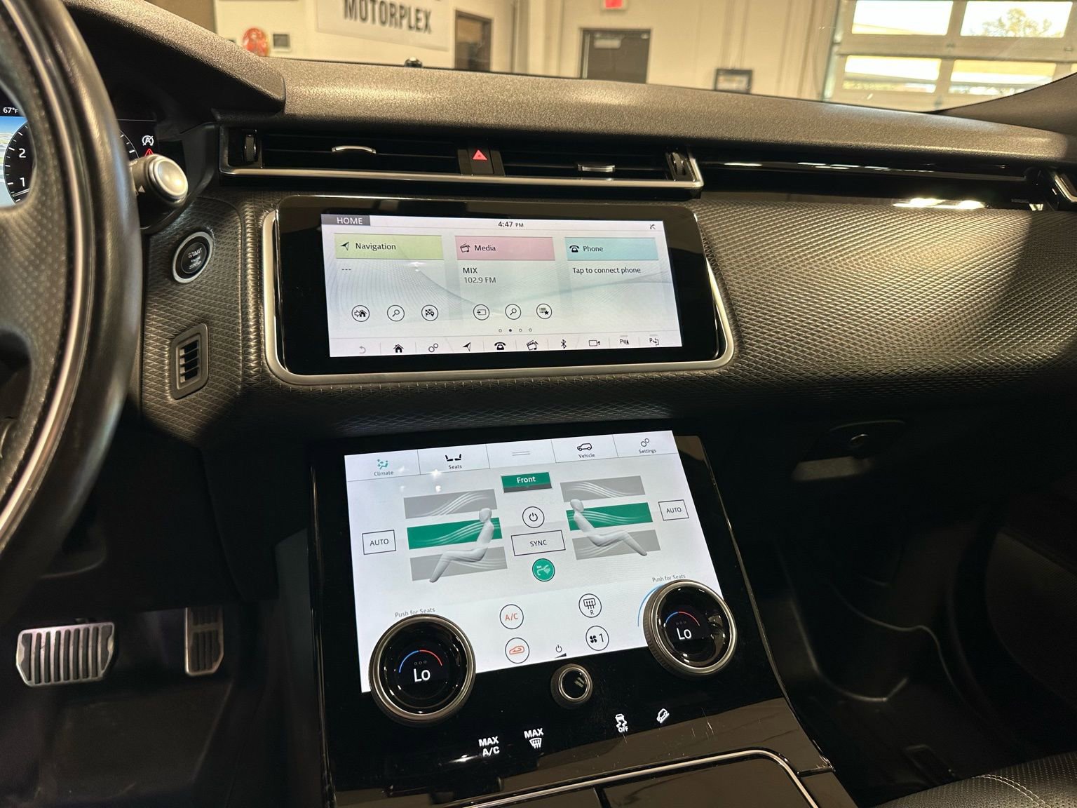 Used 2019 Land Rover Range Rover Velar R-Dynamic SE image 23