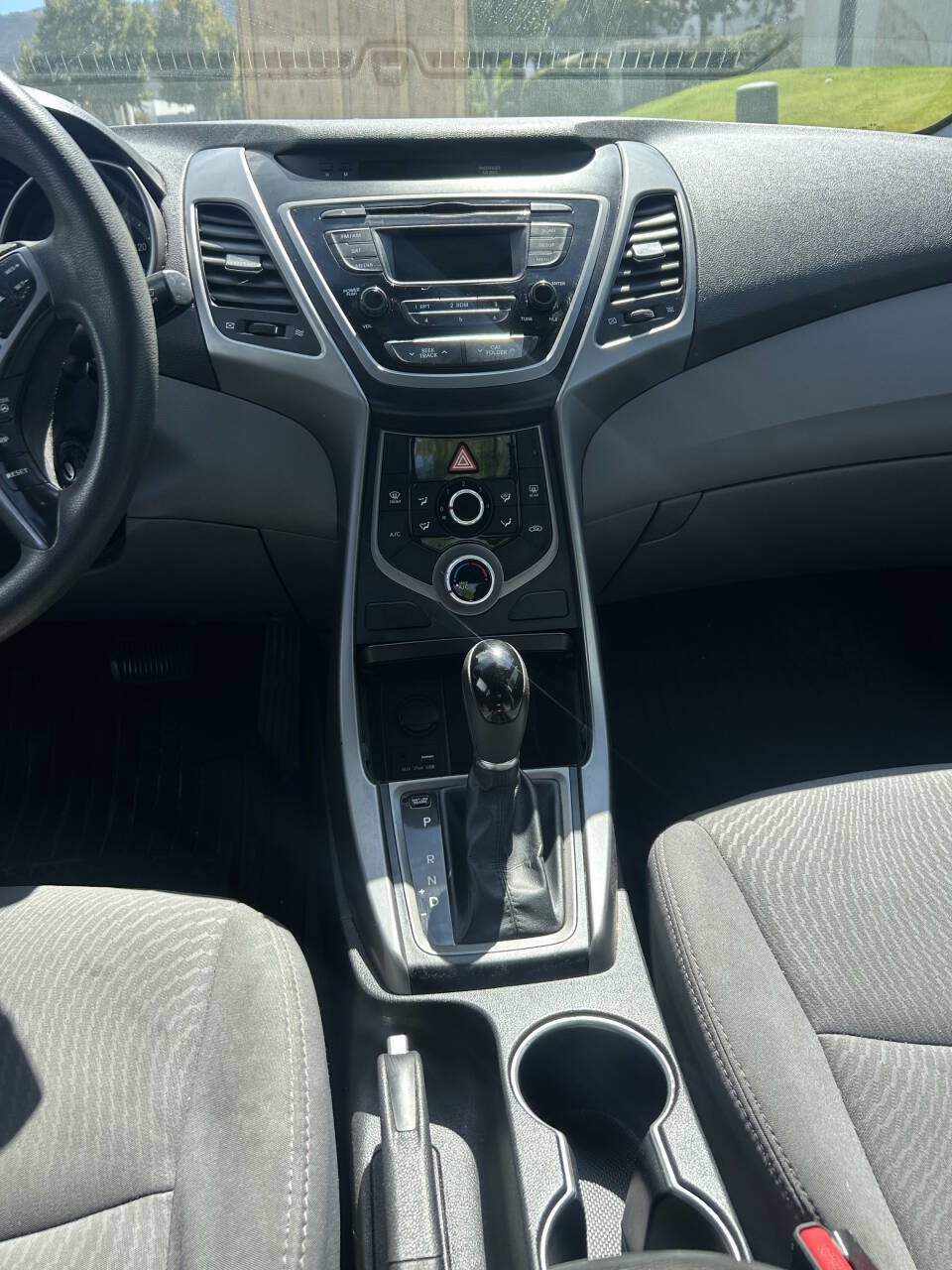 Used 2015 Hyundai Elantra SE FWD image 3