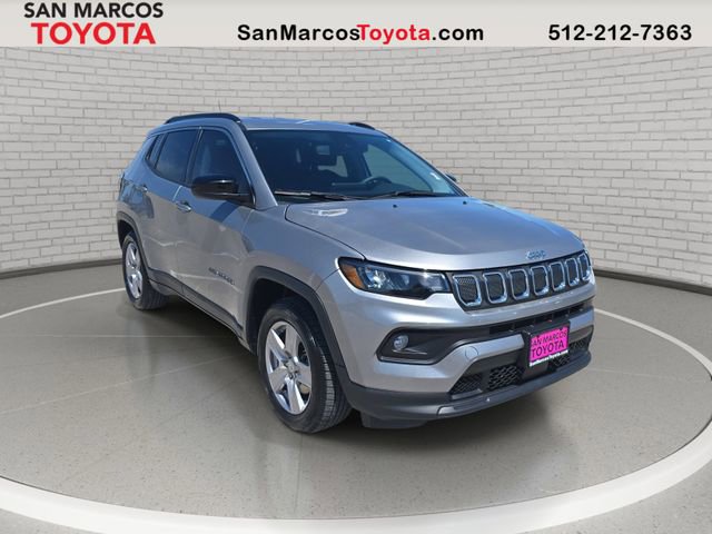Used 2022 Jeep Compass Latitude image 3