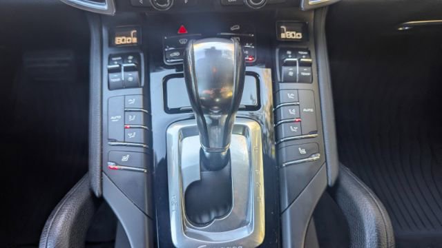 Used 2014 Porsche Cayenne Platinum Edition image 33