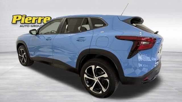 Used 2024 Chevrolet Trax RS w/ Sunroof Package FWD image 2