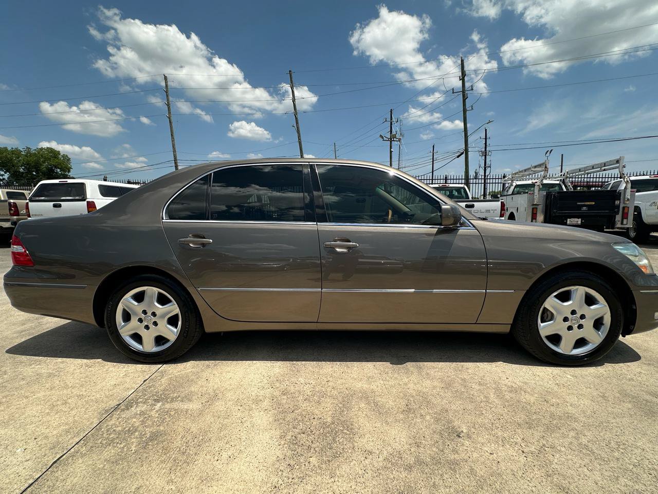 Used 2004 Lexus LS 430 w/ Premium Pkg RWD image 6