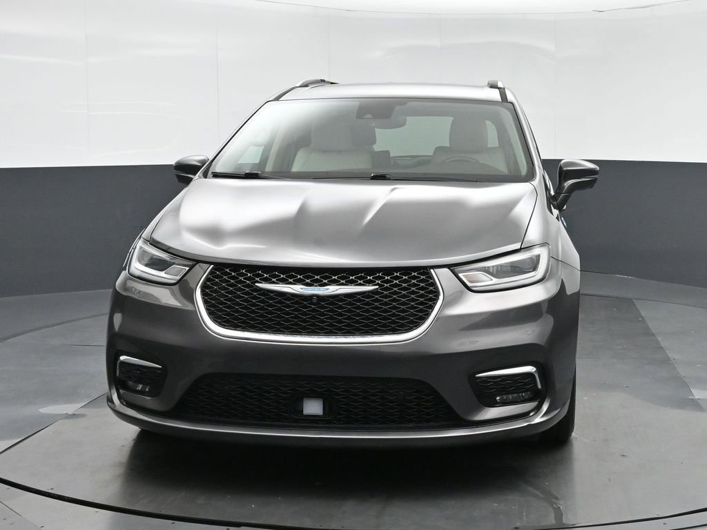 Used 2021 Chrysler Pacifica Touring-L image 2