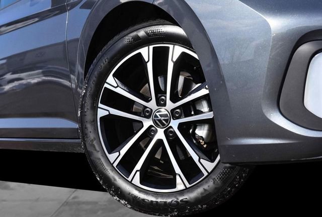 Certified 2024 Volkswagen Jetta Sport image 3