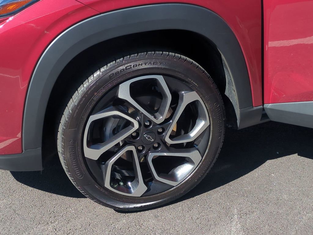Used 2025 Chevrolet Trax RS w/ Driver Confidence Package FWD image 27