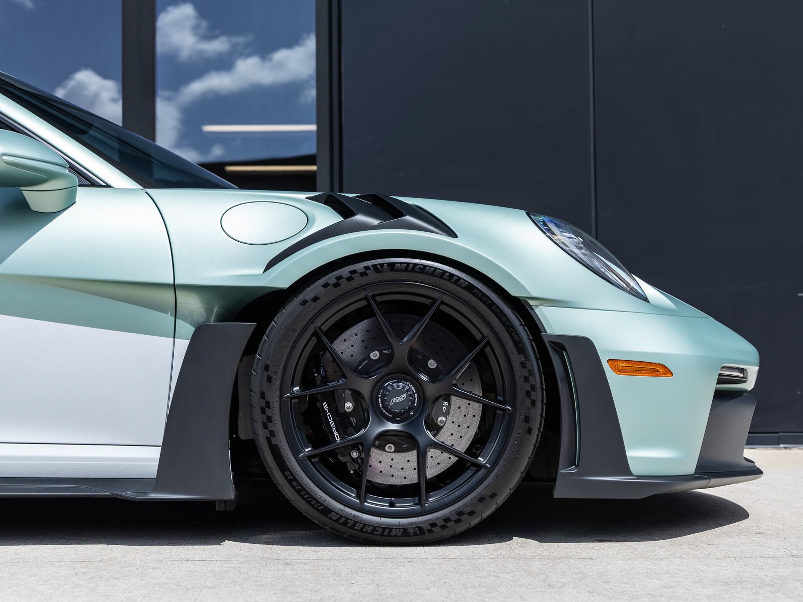 Certified 2024 Porsche 911 GT3 RS RWD image 15