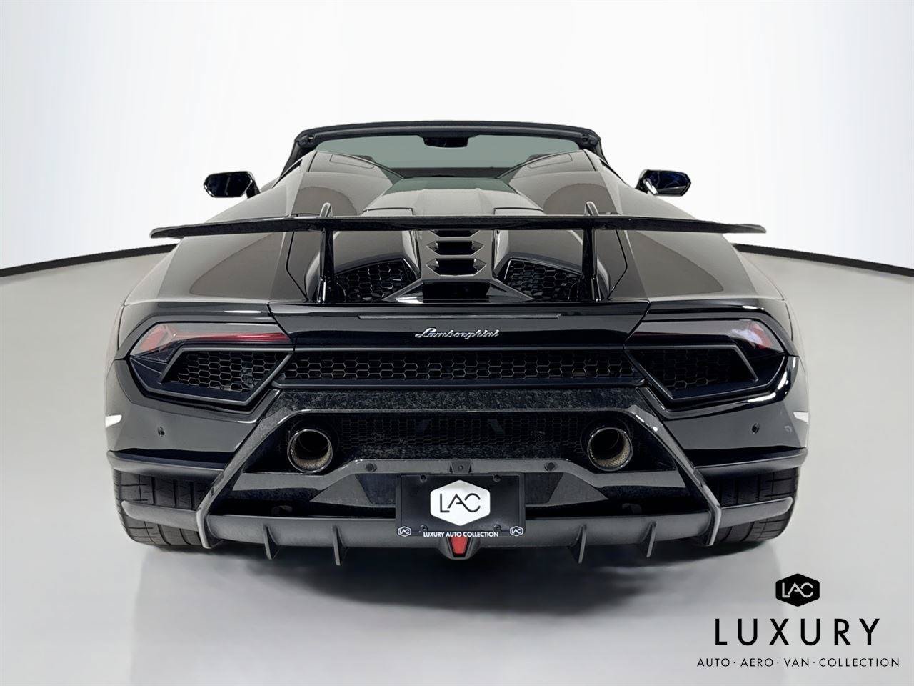 Used 2018 Lamborghini Huracan Performante AWD/4WD image 7