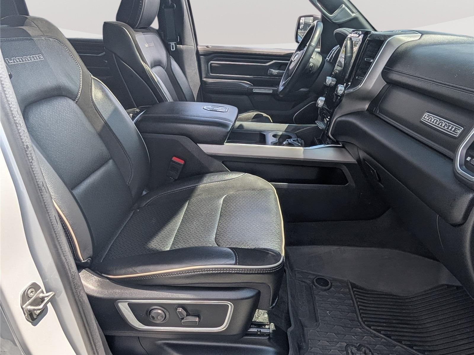 Used 2023 RAM 1500 Laramie AWD/4WD image 11