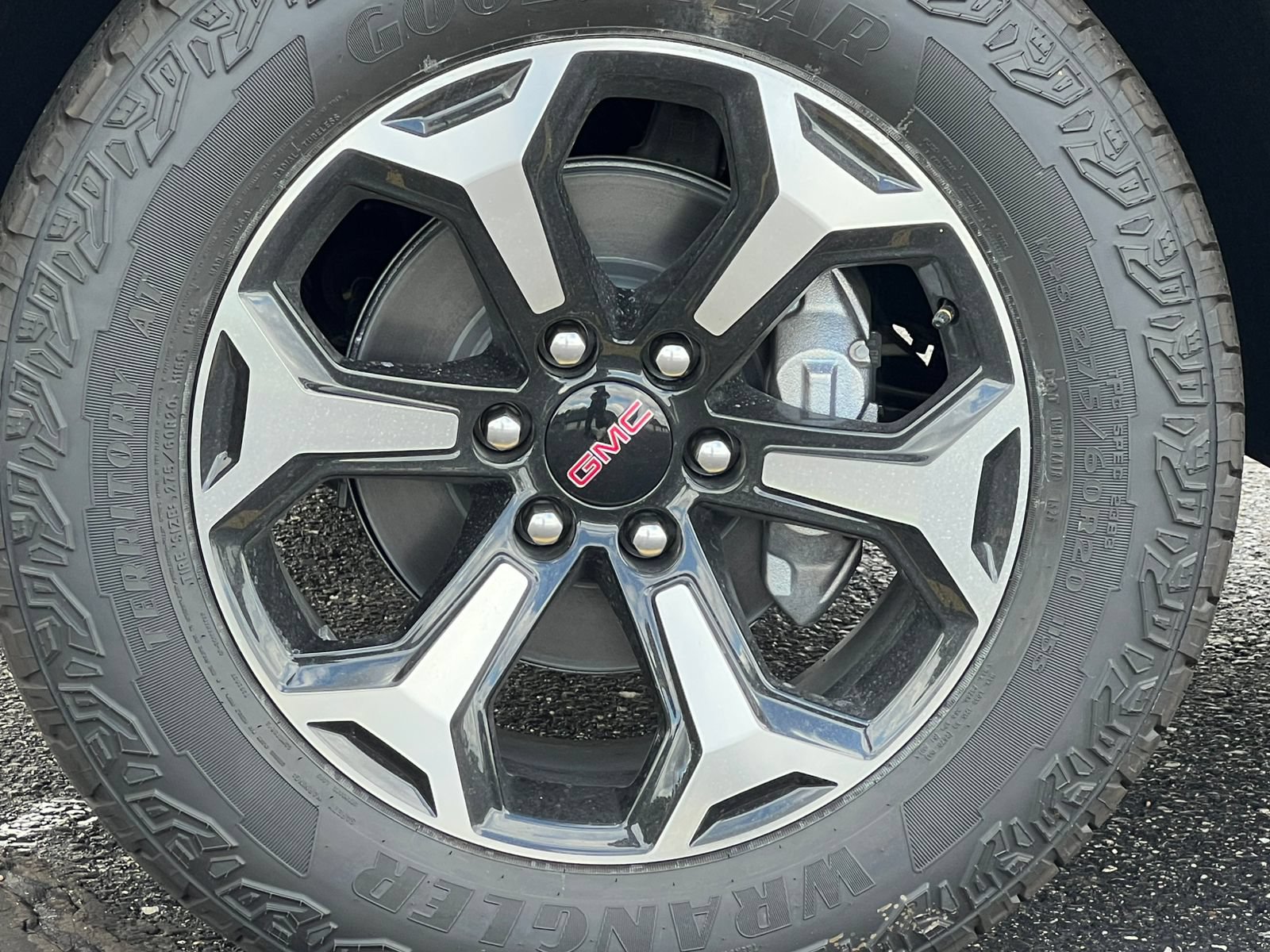 New 2026 GMC Yukon AT4 w/ AT4 Premium Plus Package AWD/4WD image 8