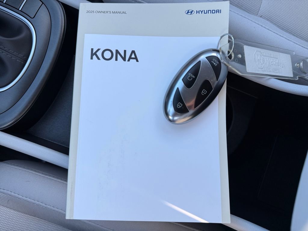 Used 2025 Hyundai Kona SEL image 30