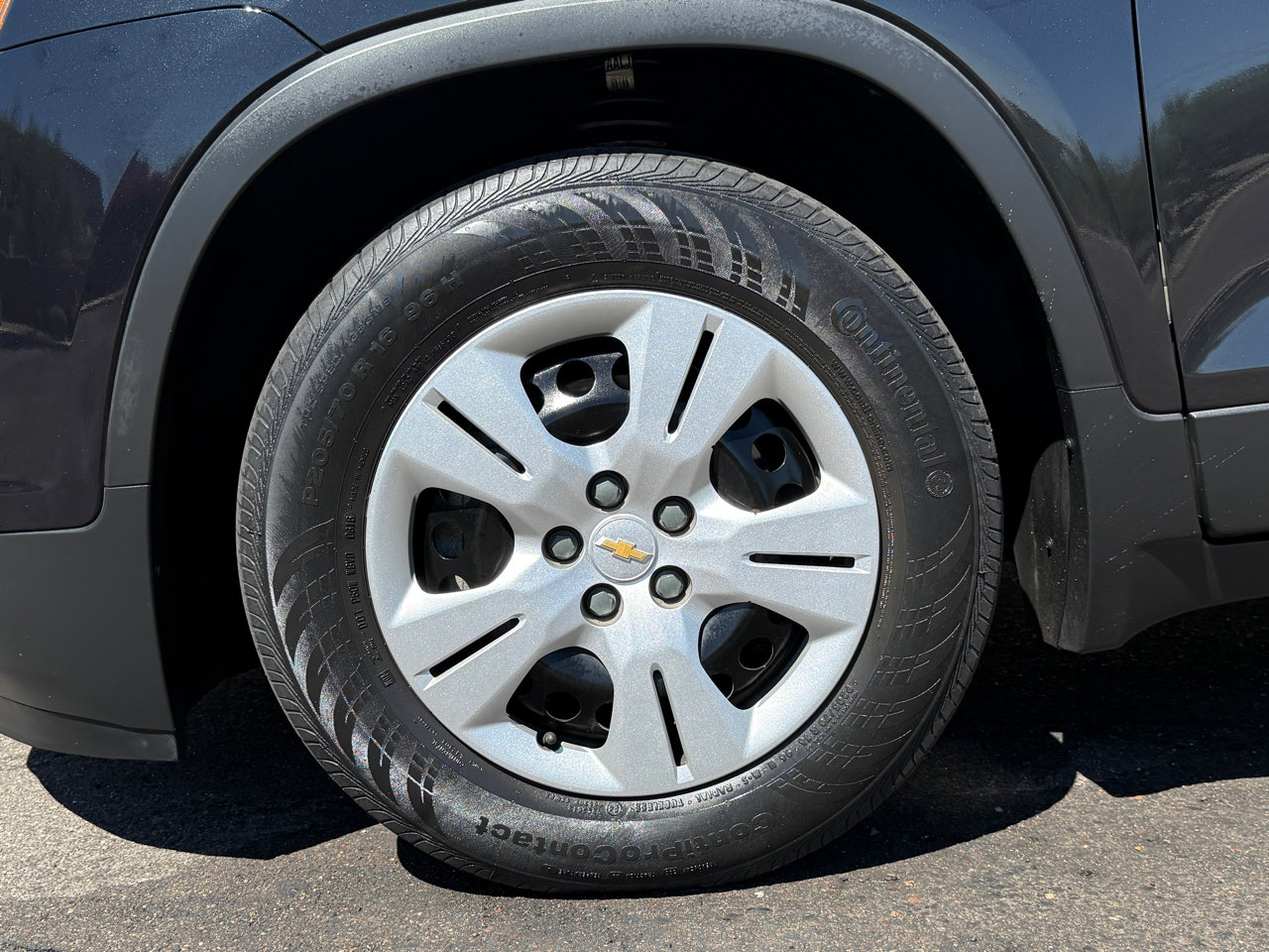 Used 2016 Chevrolet Trax LS w/ LPO, Cargo Package image 29