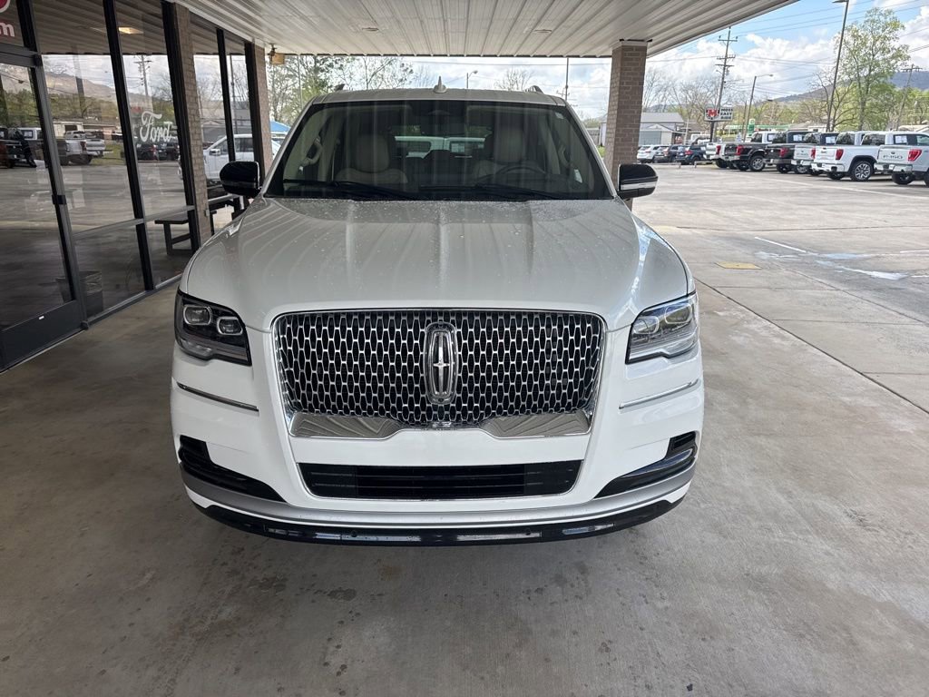 Used 2023 Lincoln Navigator Reserve image 2