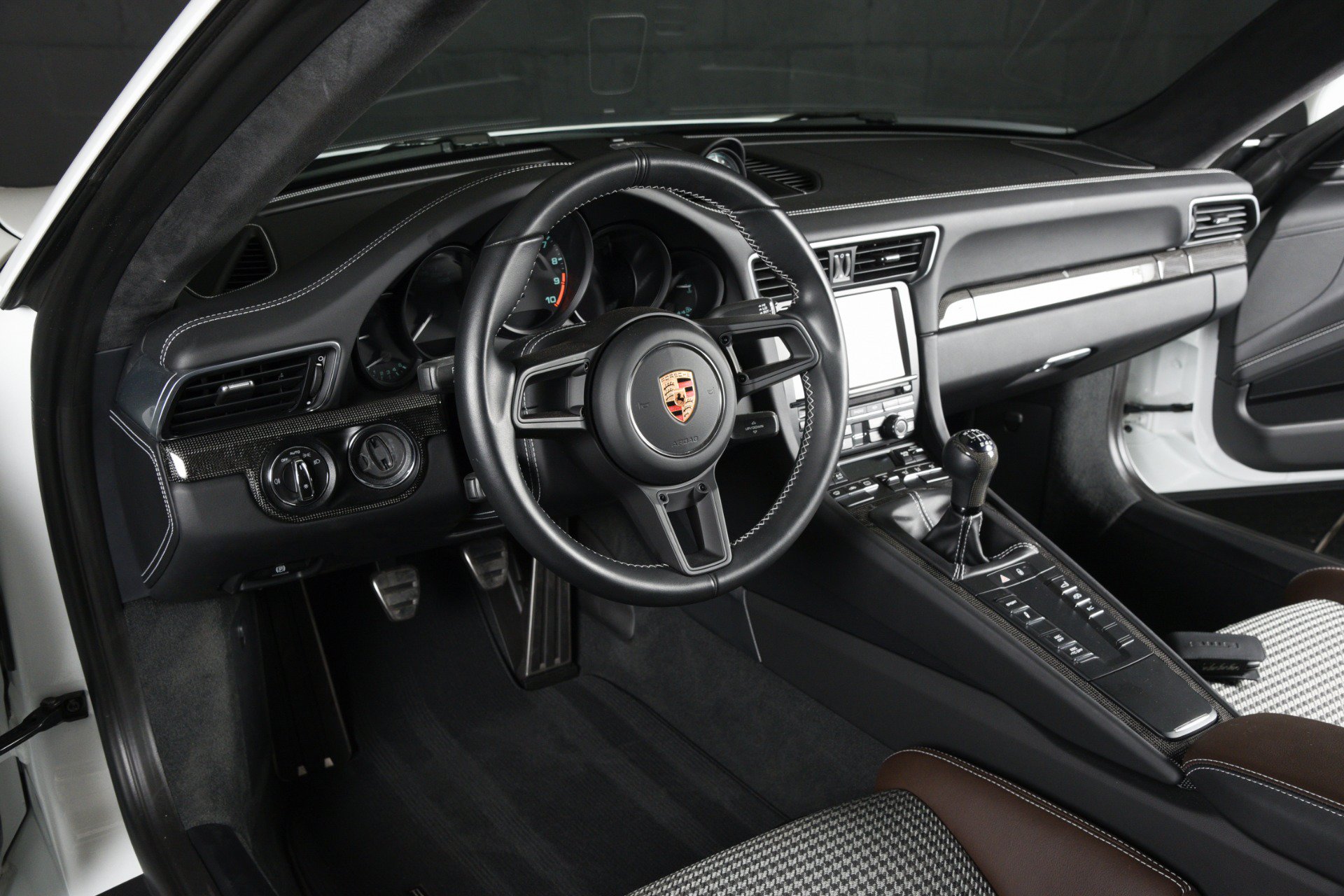 Used 2016 Porsche 911 R RWD image 36