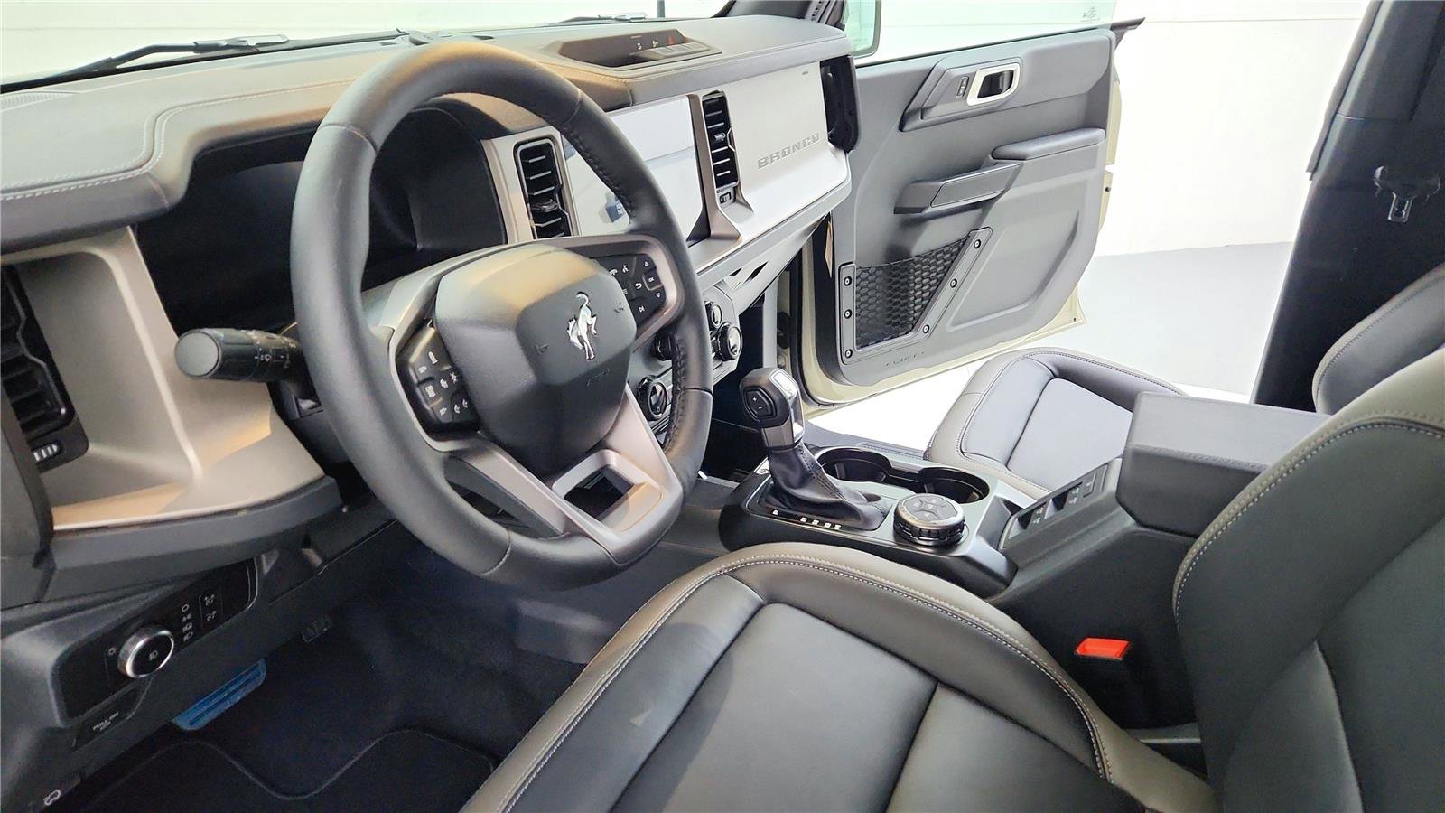 New 2026 Ford Bronco Outer Banks image 14