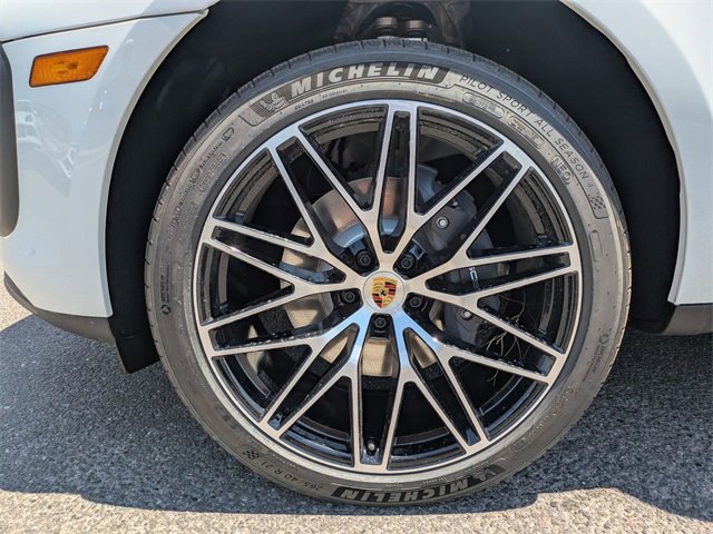Certified 2025 Porsche Macan image 30