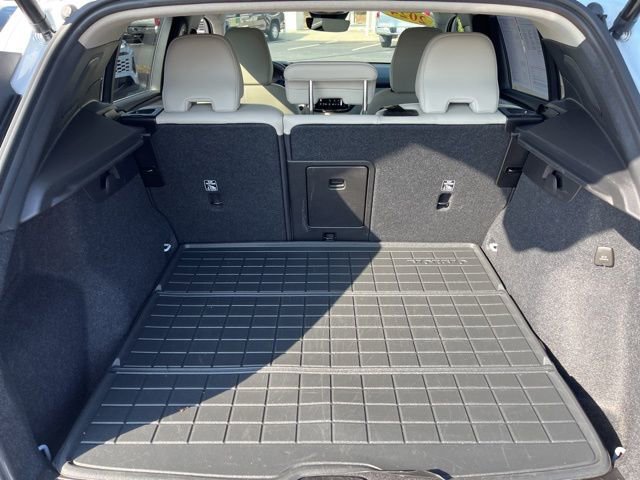 Used 2024 Volvo XC40 B5 Plus w/ Protection Package Premier image 8