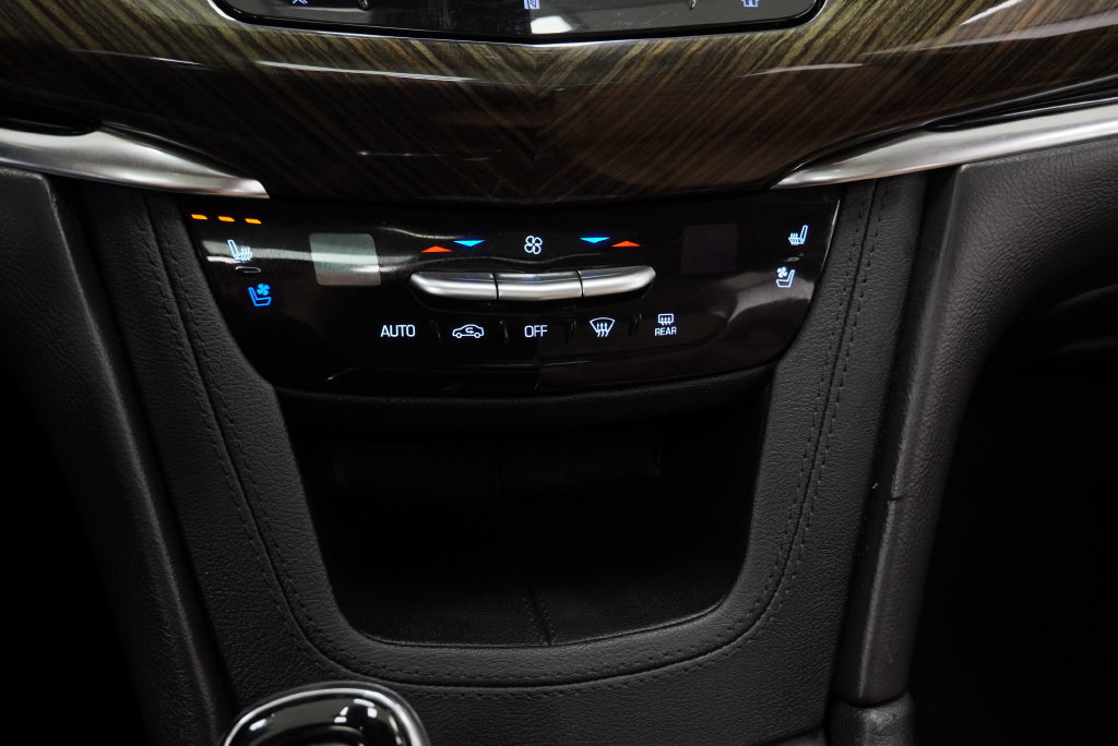 Used 2020 Cadillac XT6 Premium Luxury w/ Platinum Package FWD image 31