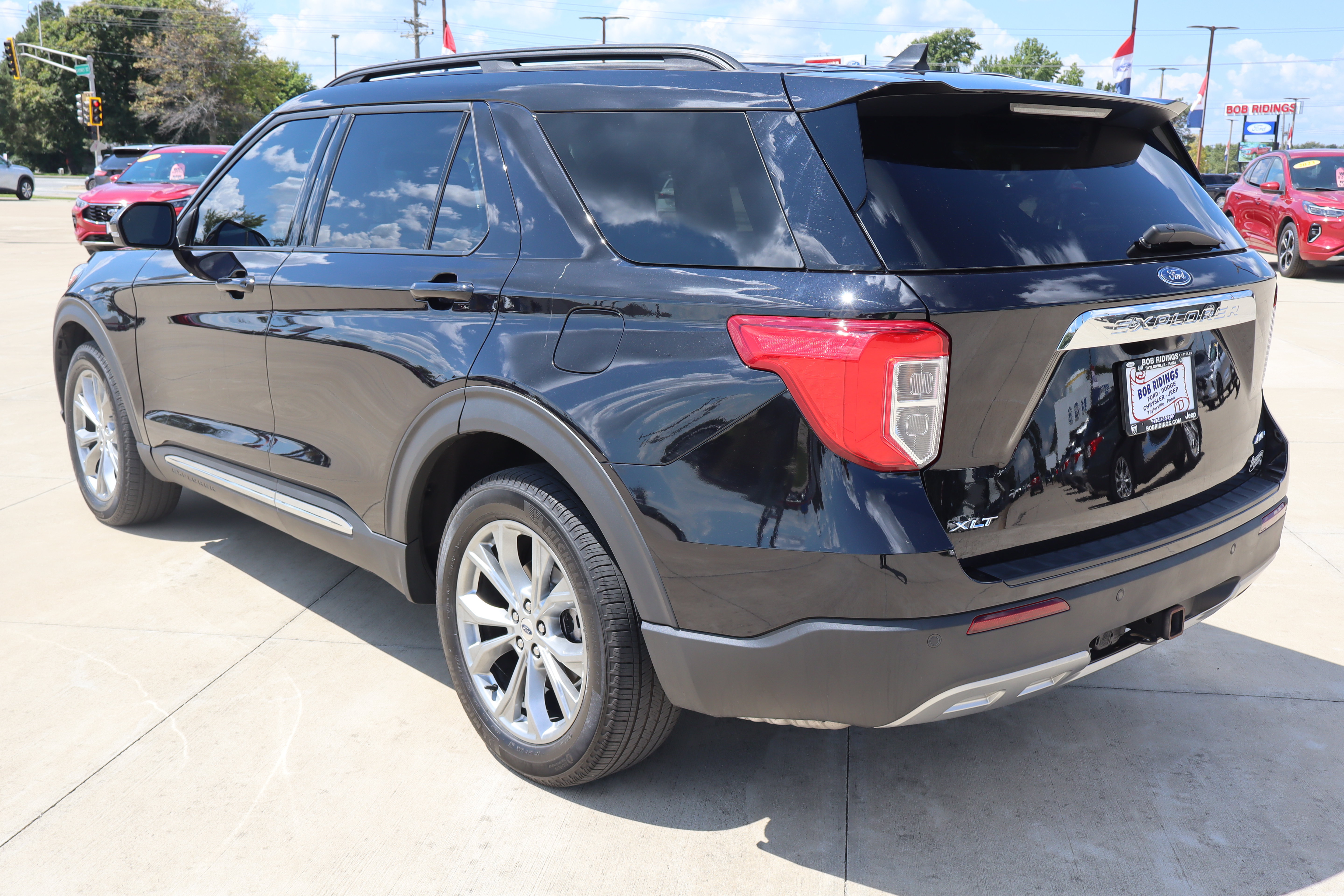 Used 2023 Ford Explorer XLT w/ Equipment Group 202A AWD/4WD image 7