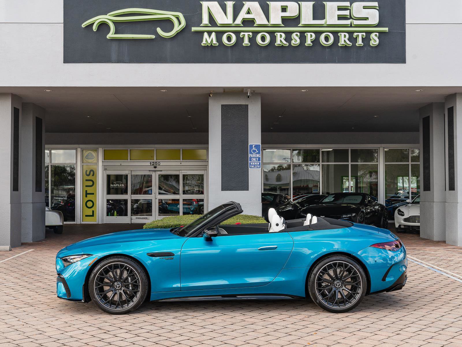 Used 2024 Mercedes-Benz SL 63 AMG 4MATIC image 39