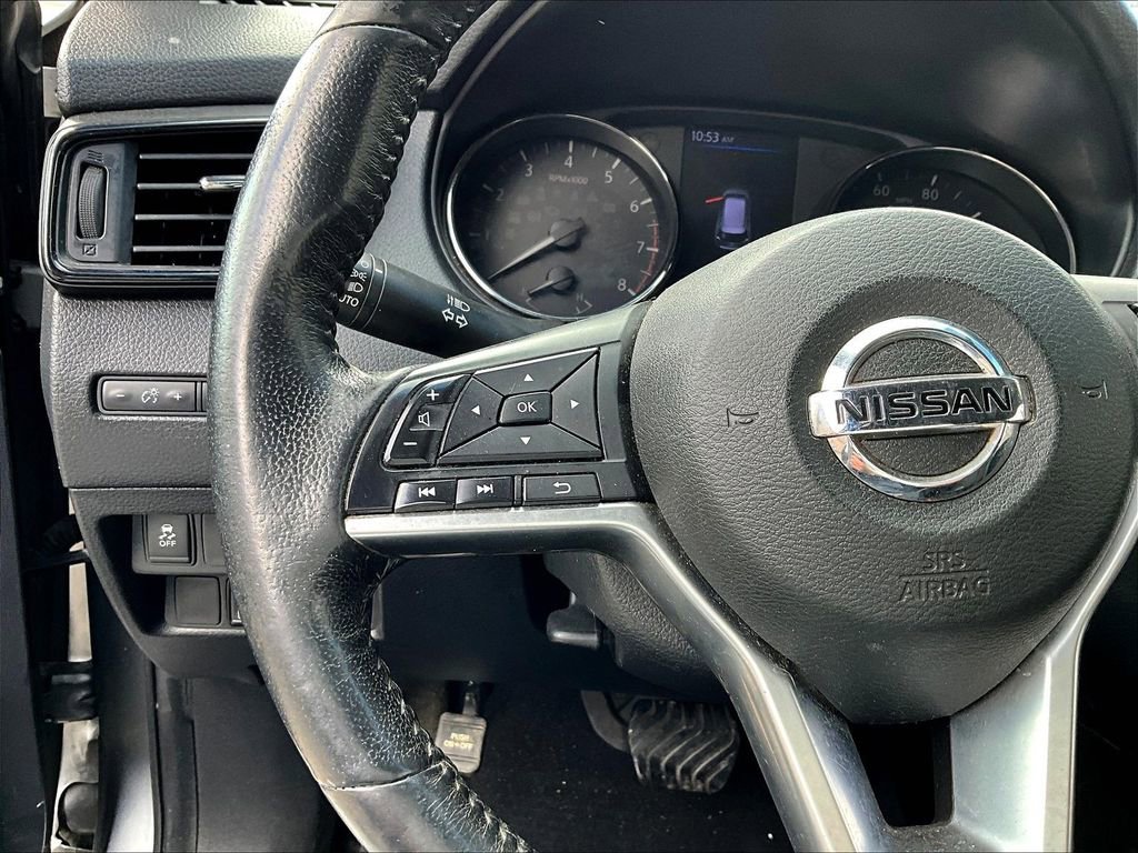 Used 2018 Nissan Rogue SV image 16