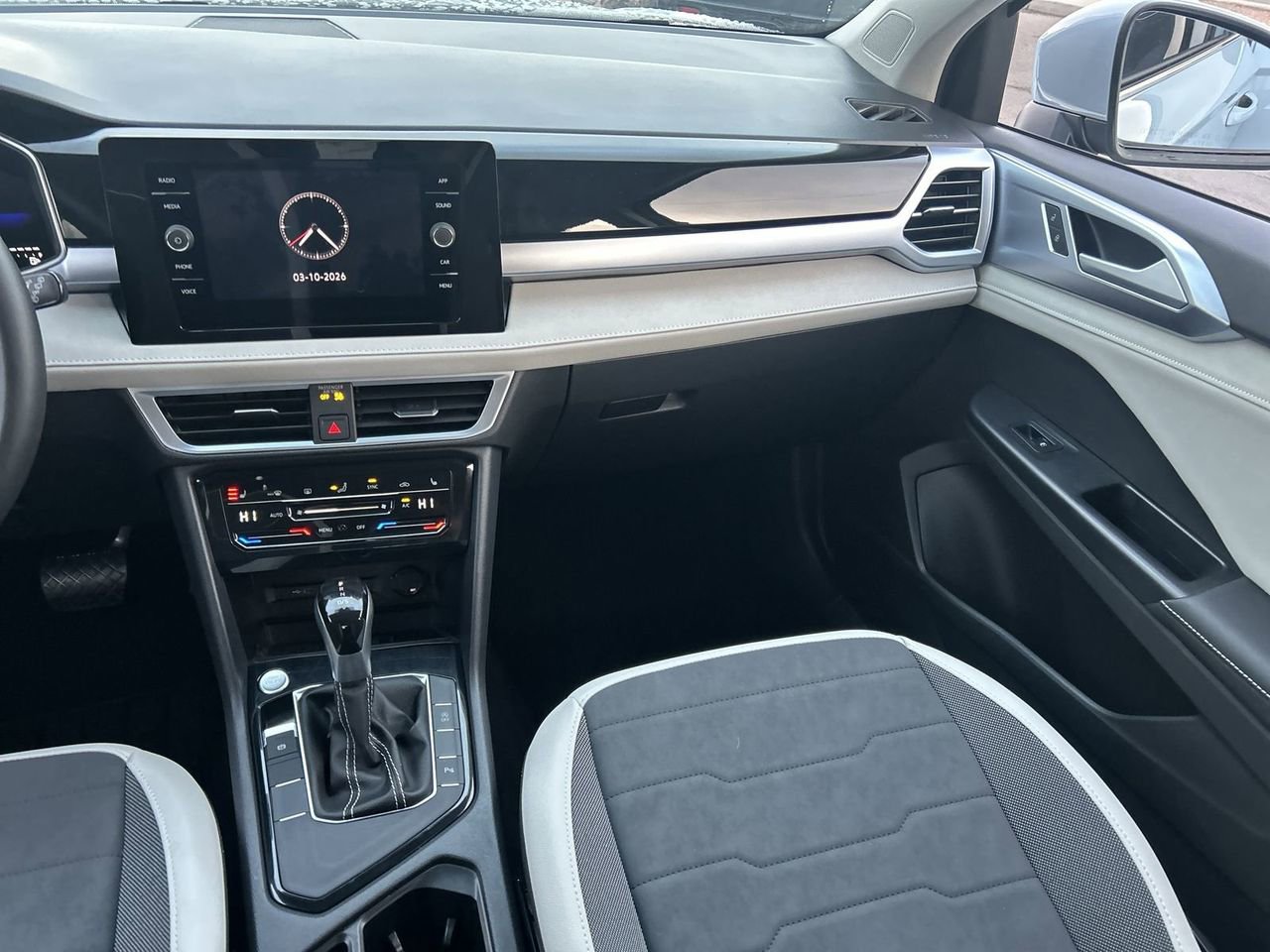 Certified 2025 Volkswagen Taos SE w/ Panoramic Sunroof Package FWD image 12