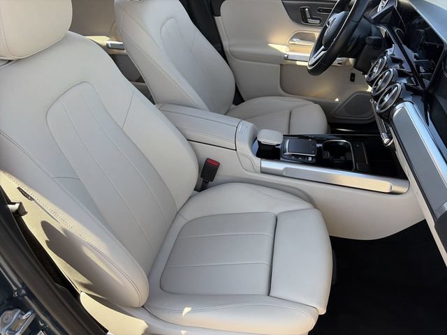 Used 2021 Mercedes-Benz GLB 250 4MATIC w/ Premium Package image 11