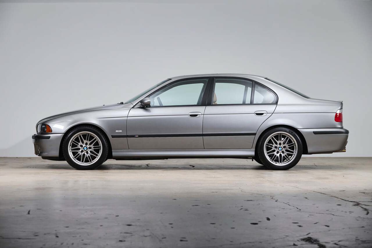 Used 2003 BMW M5 RWD image 9