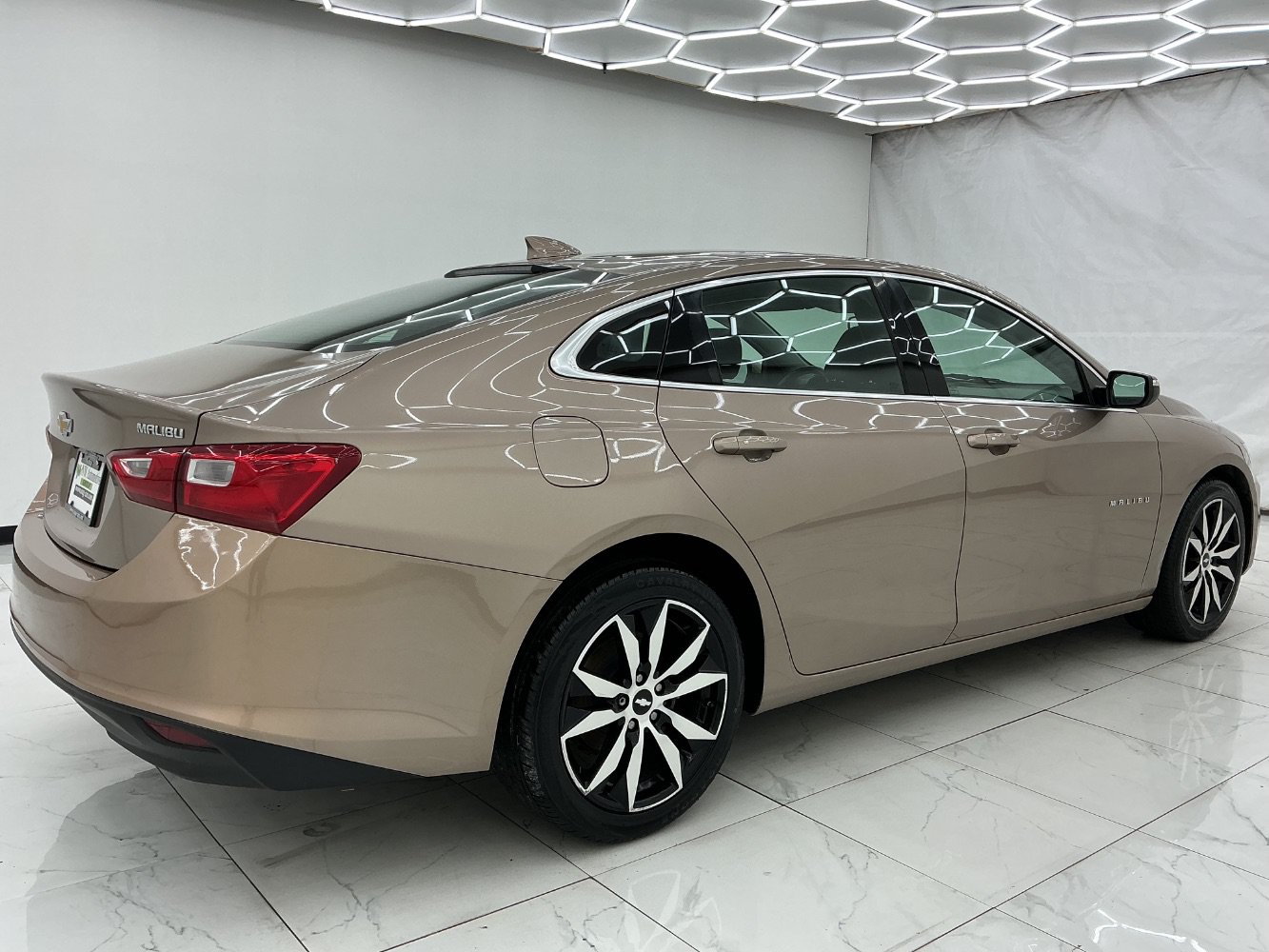 Used 2018 Chevrolet Malibu LT FWD image 11