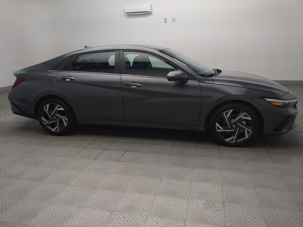 Used 2025 Hyundai Elantra Limited FWD image 11