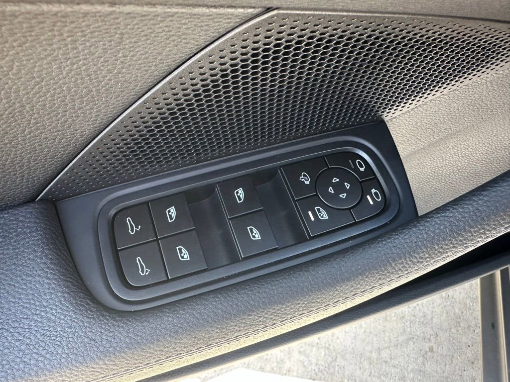Certified 2026 Porsche Panamera image 21