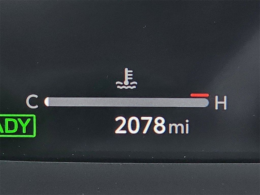 Used 2025 Toyota Crown Signia w/ Advanced Technology Package image 27